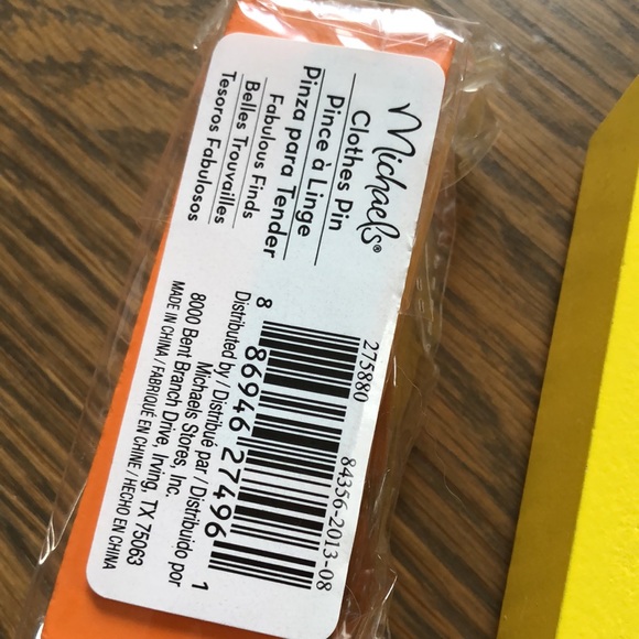 Set of 6 Wood Clothes Pins - Picture 3 of 6